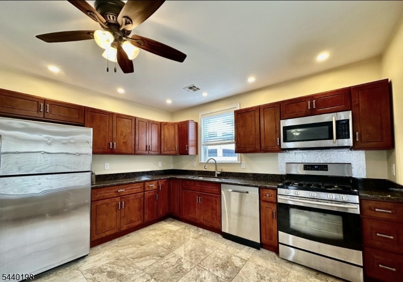 66 Atlantic St 2 Property Photo 6