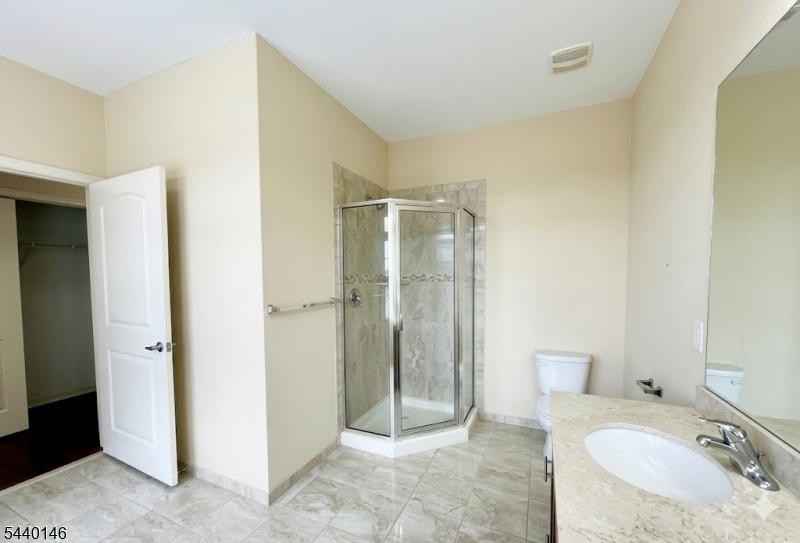 102 E Elizabeth Ave 412 Property Photo 5