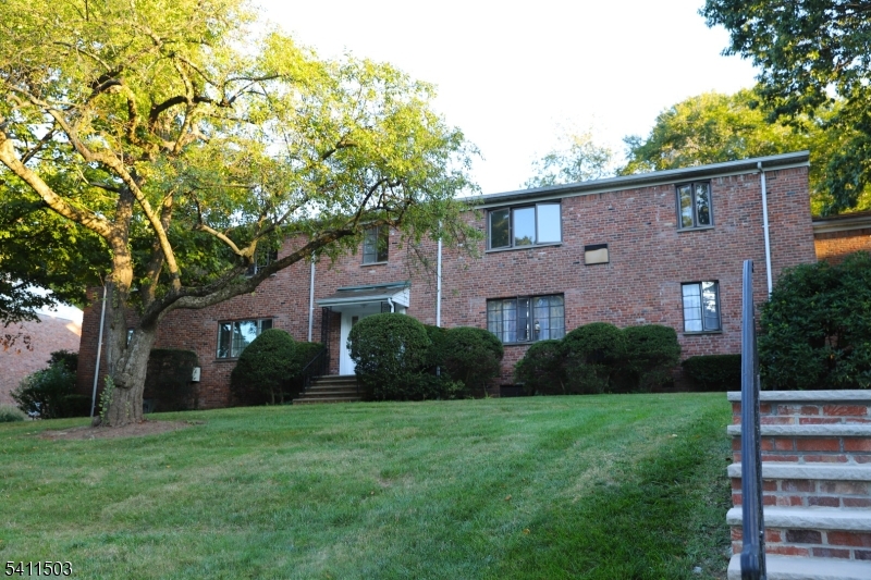 72 Troy Drive D Property Photo 2