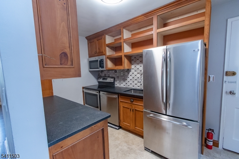 72 Troy Drive D Property Photo 6