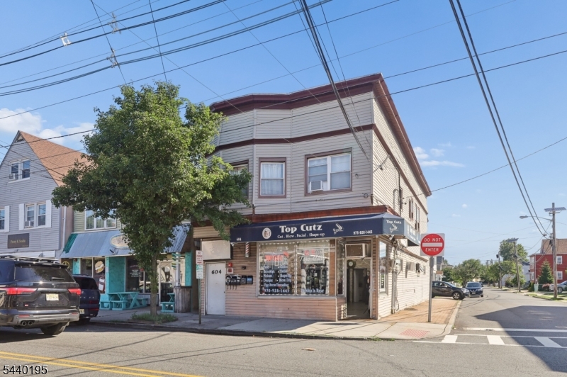 604 Van Houten Ave Property Photo 4