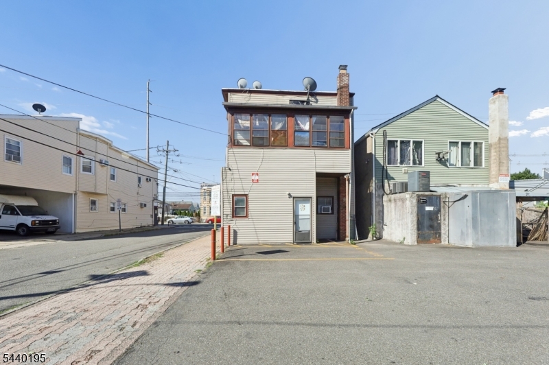 604 Van Houten Ave Property Photo 7