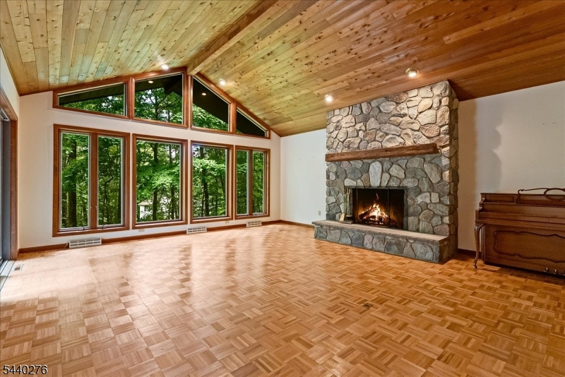 37 Heather Ln Property Photo 3