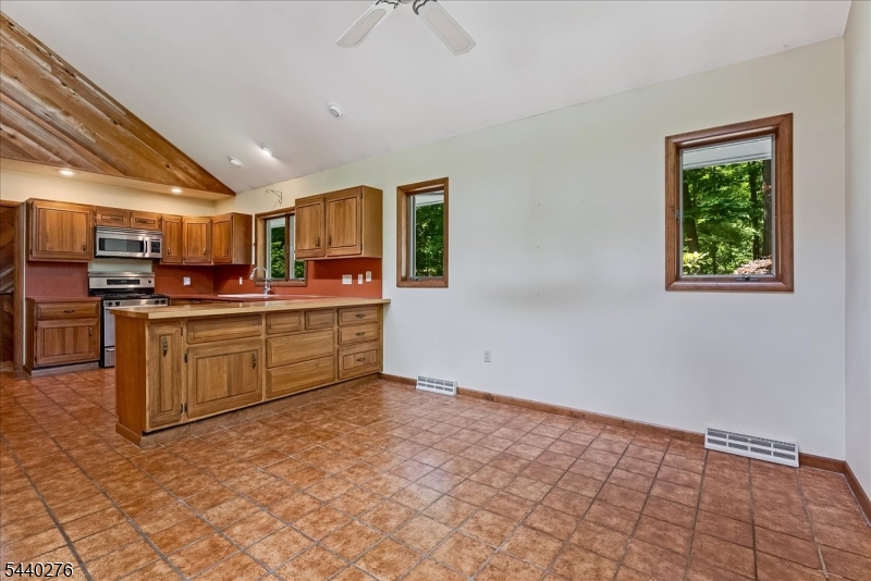 37 Heather Ln Property Photo 12