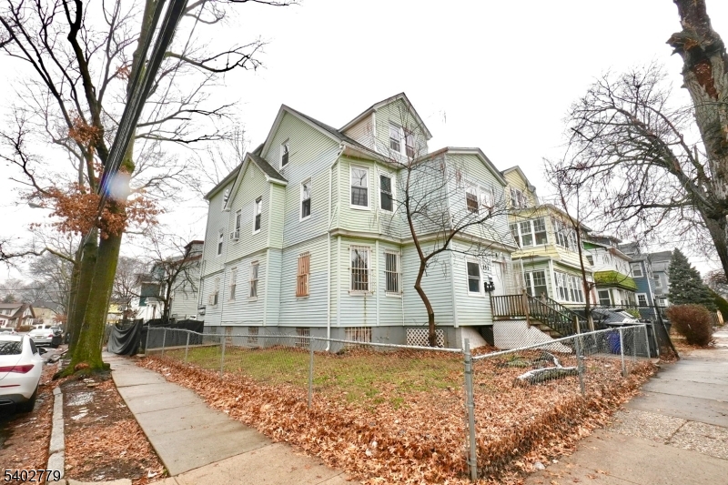 151 Vermont Ave Property Photo 2