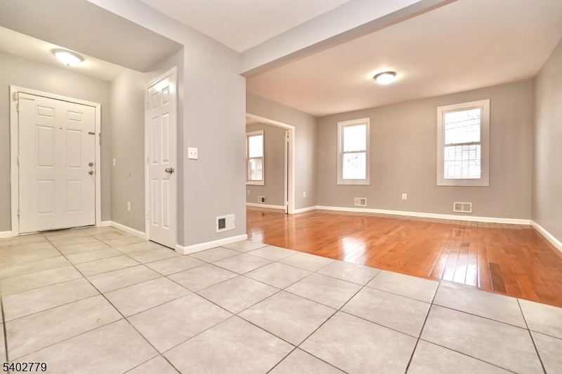 151 Vermont Ave Property Photo 3