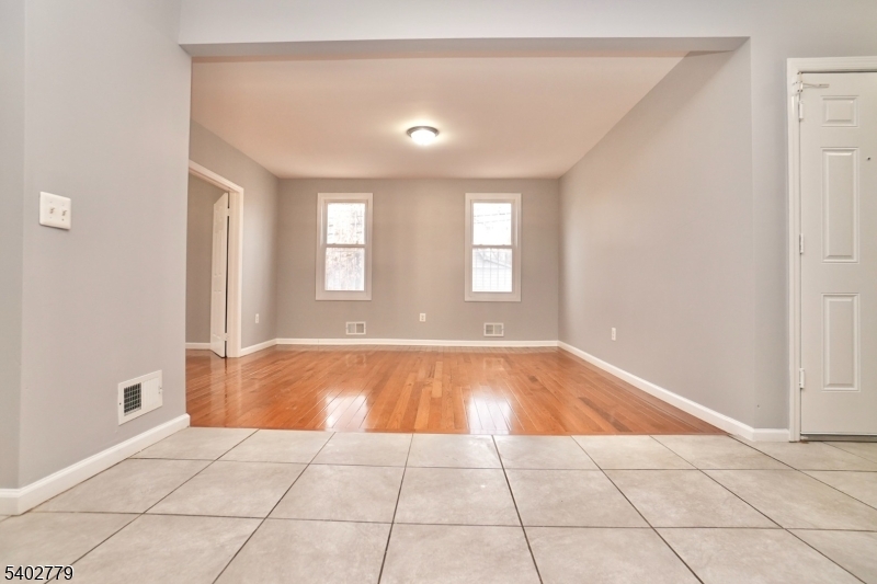151 Vermont Ave Property Photo 4