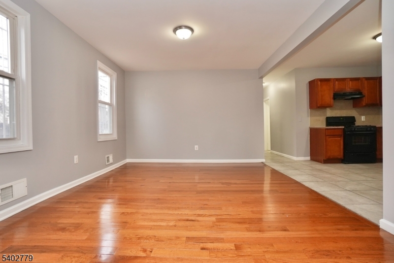 151 Vermont Ave Property Photo 5