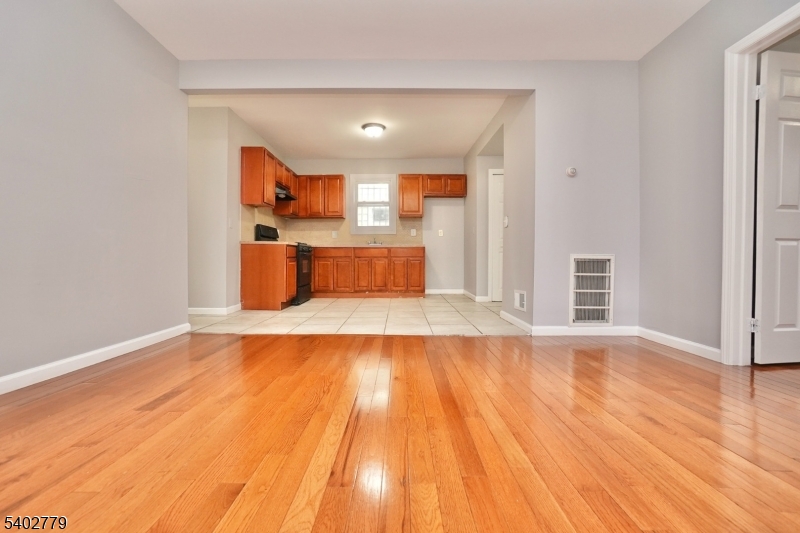 151 Vermont Ave Property Photo 6