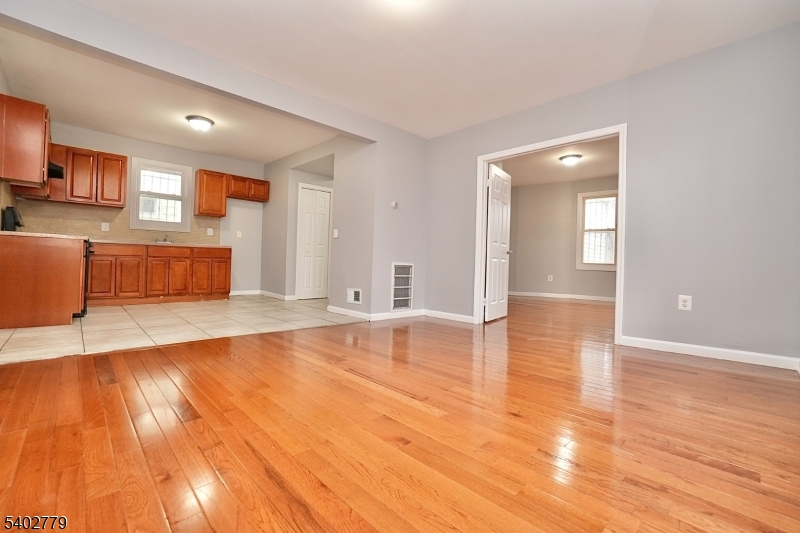 151 Vermont Ave Property Photo 9