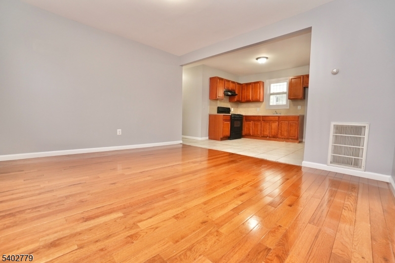 151 Vermont Ave Property Photo 10