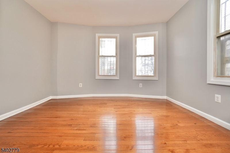 151 Vermont Ave Property Photo 11