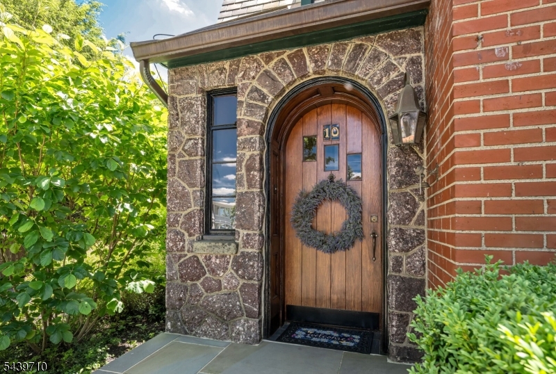 10 Cedar St Property Photo 2
