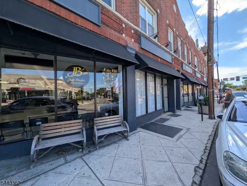 373 Centre St Property Photo 4
