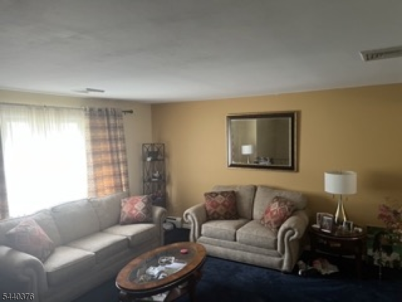 360 Leslie Ave Property Photo 3