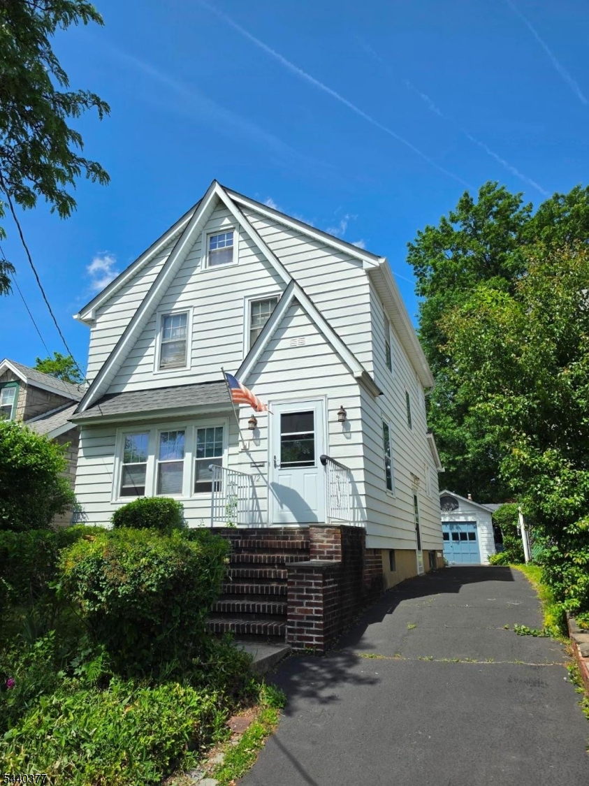 12 Brook Pl Property Photo 1