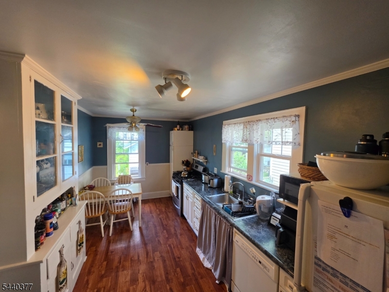 12 Brook Pl Property Photo 6