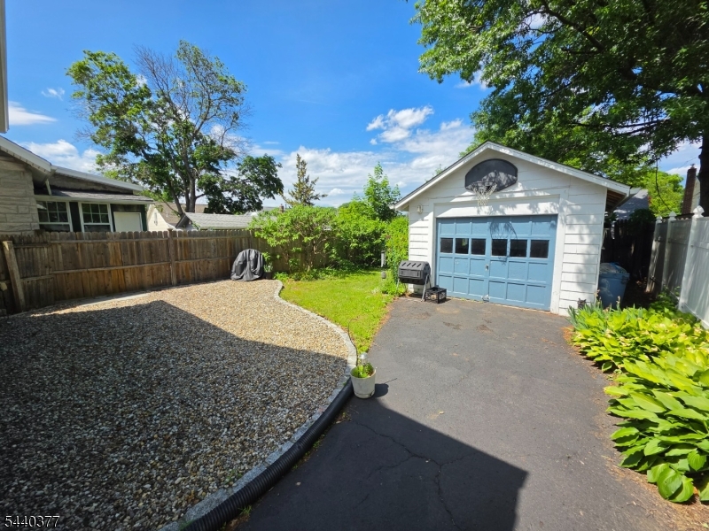 12 Brook Pl Property Photo 16