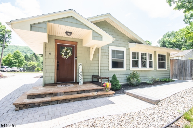 6 Ford Dr Property Photo 1