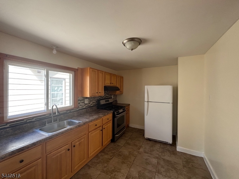 271 Vermont Ave 1 Property Photo 6