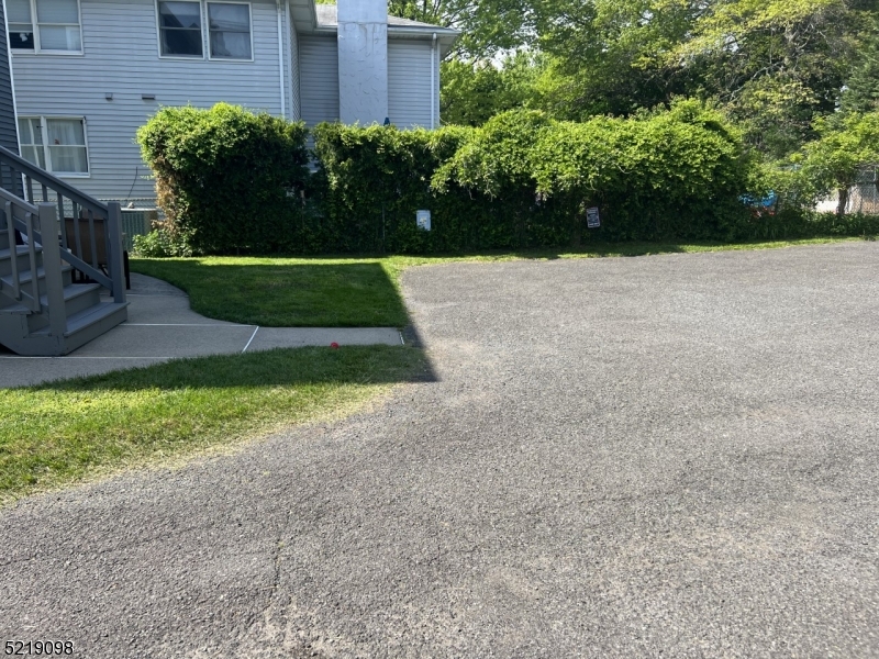 535 Summit Ave Property Photo 3