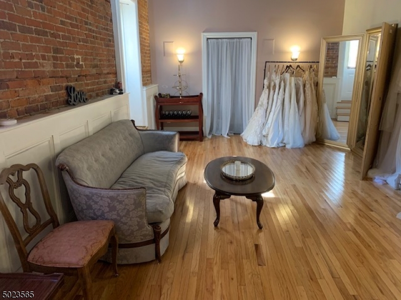 188 Spring St Property Photo 3