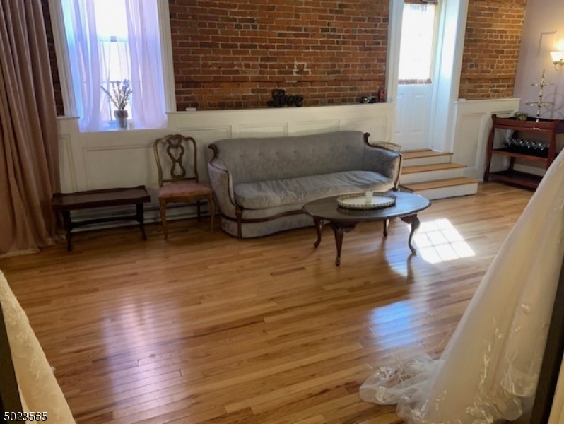 188 Spring St Property Photo 4