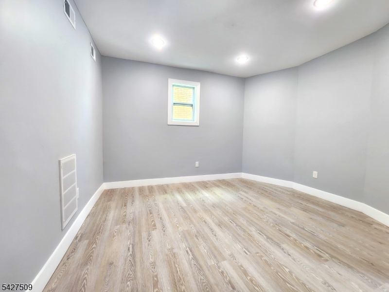 102 Washington Ave Property Photo 5