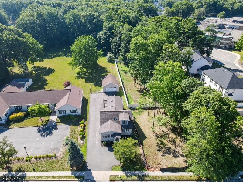 1093 Littleton Rd Property Photo 4