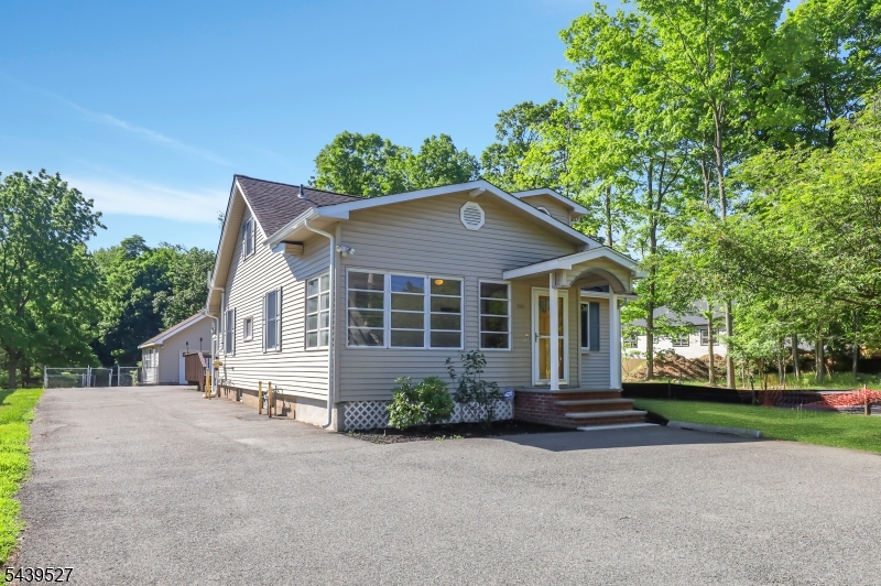 1093 Littleton Rd Property Photo 15