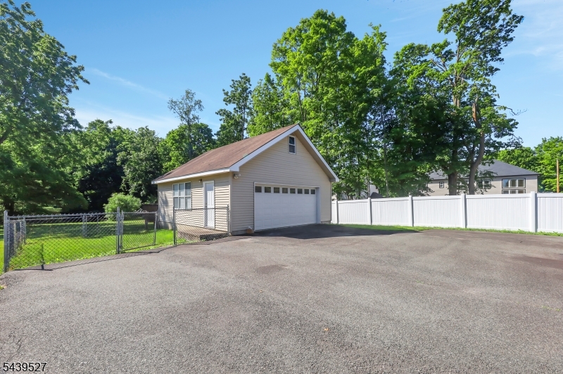 1093 Littleton Rd Property Photo 16