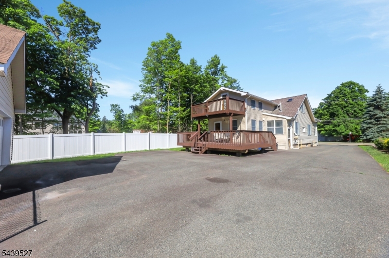 1093 Littleton Rd Property Photo 17