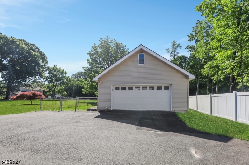 1093 Littleton Rd Property Photo 21