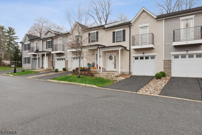 18 Joseph Dr 18 Property Photo 2