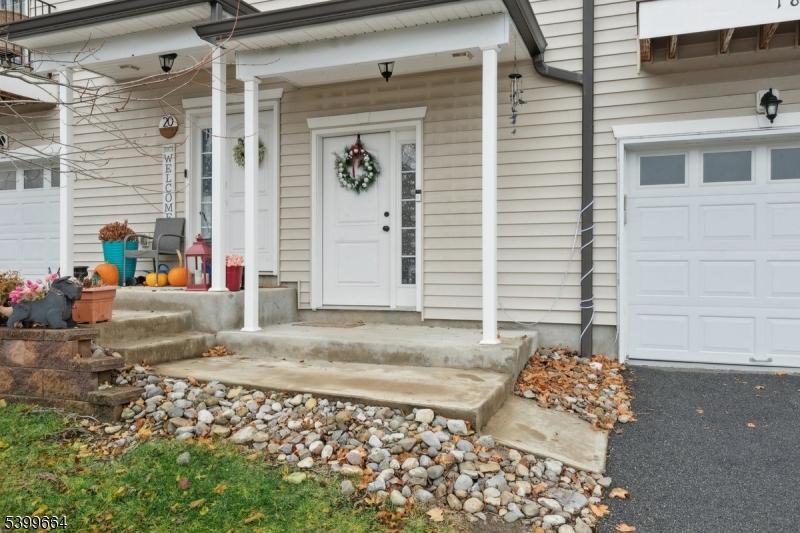 18 Joseph Dr 18 Property Photo 3