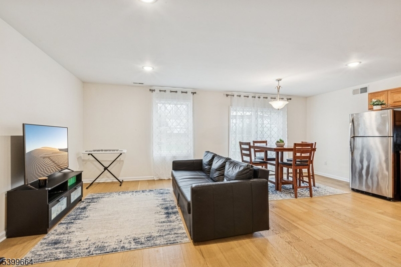 18 Joseph Dr 18 Property Photo 6