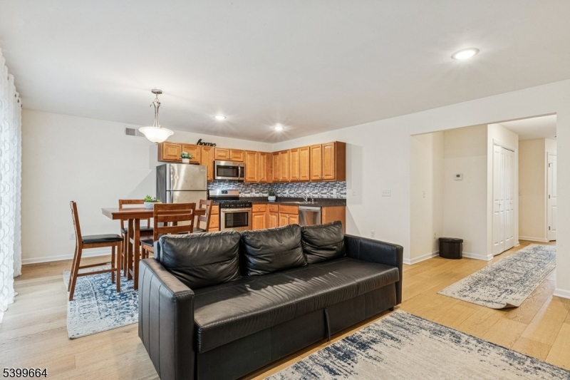 18 Joseph Dr 18 Property Photo 7