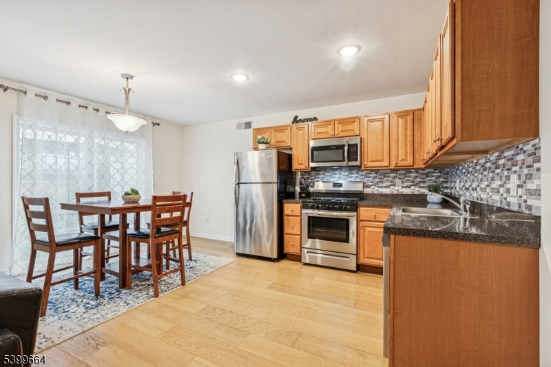 18 Joseph Dr 18 Property Photo 8