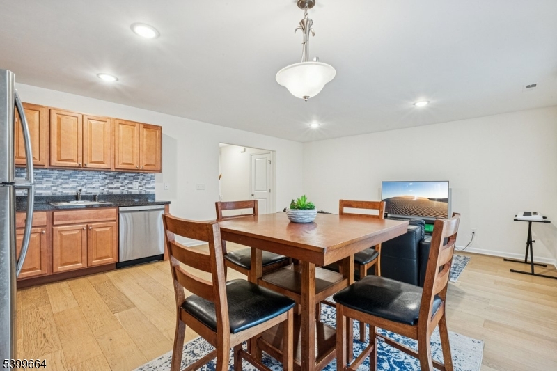 18 Joseph Dr 18 Property Photo 10