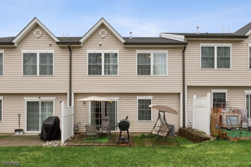 18 Joseph Dr 18 Property Photo 22