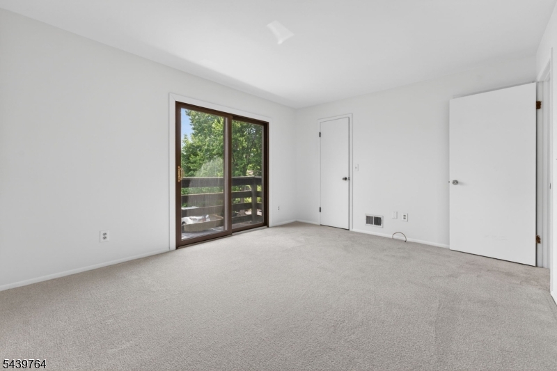 1215 Spruce Hills Dr Property Photo 10