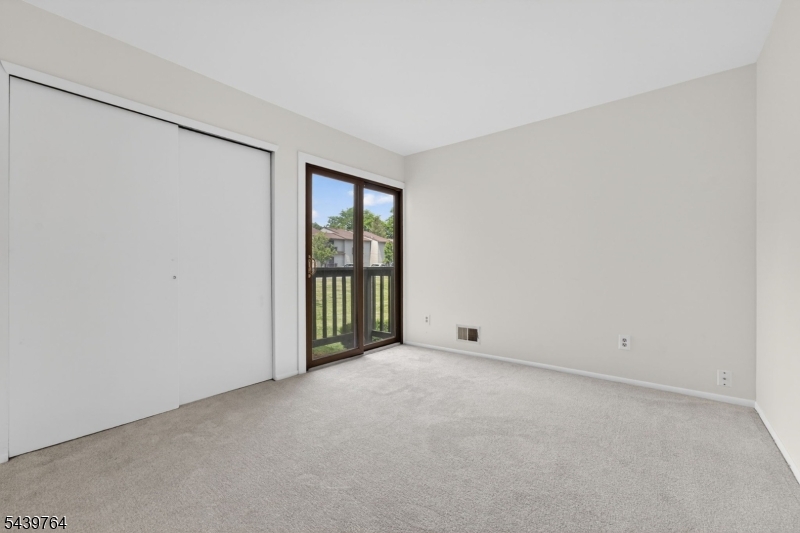 1215 Spruce Hills Dr Property Photo 12
