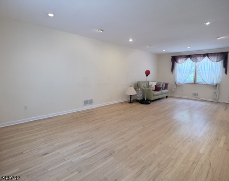 13 Greenwich Rd Property Photo 4