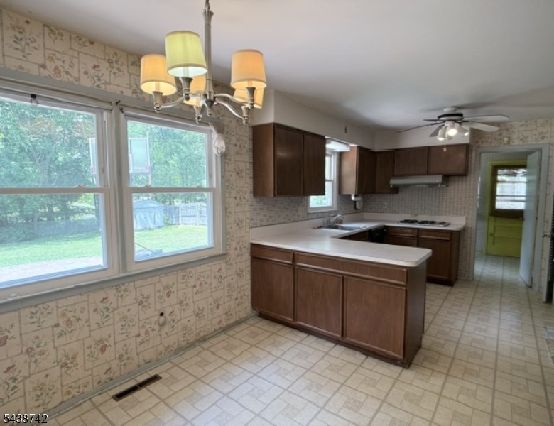 13 Greenwich Rd Property Photo 7