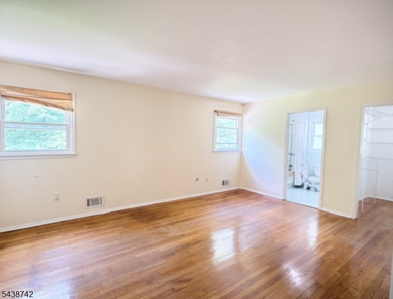 13 Greenwich Rd Property Photo 12
