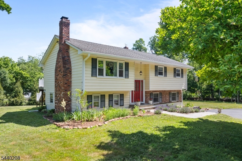 29 Oxford Cir Property Photo 1