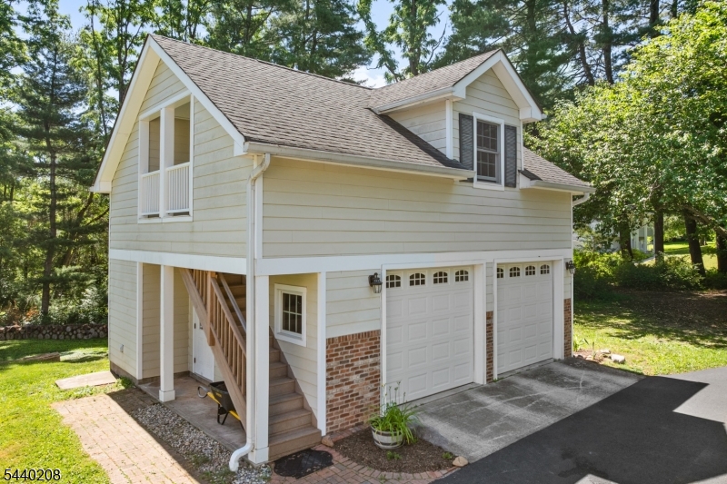 29 Oxford Cir Property Photo 8