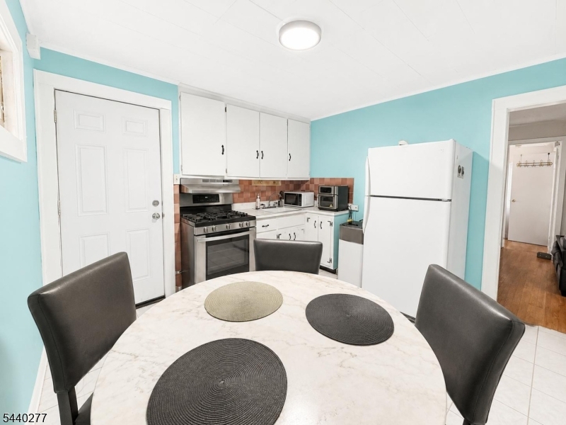 522 Saddle River Rd Apt 1 Apt1 Property Photo 3