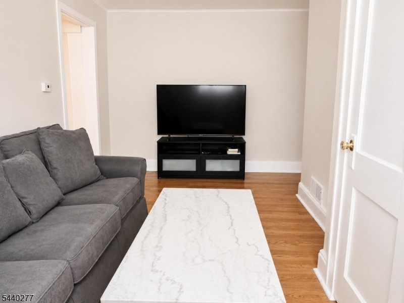 522 Saddle River Rd Apt 1 Apt1 Property Photo 4