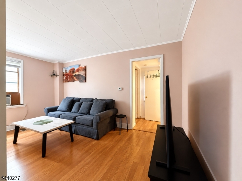 522 Saddle River Rd Apt 1 Apt1 Property Photo 5